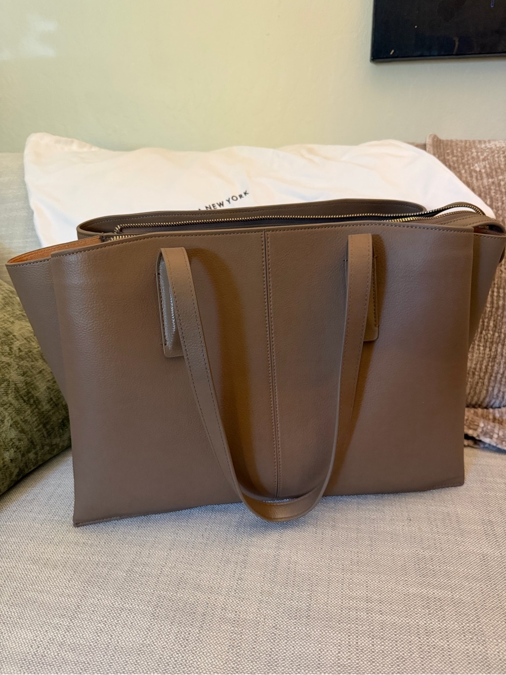 (Vegan) Freja NYC Paloma Tote Bag in taupe